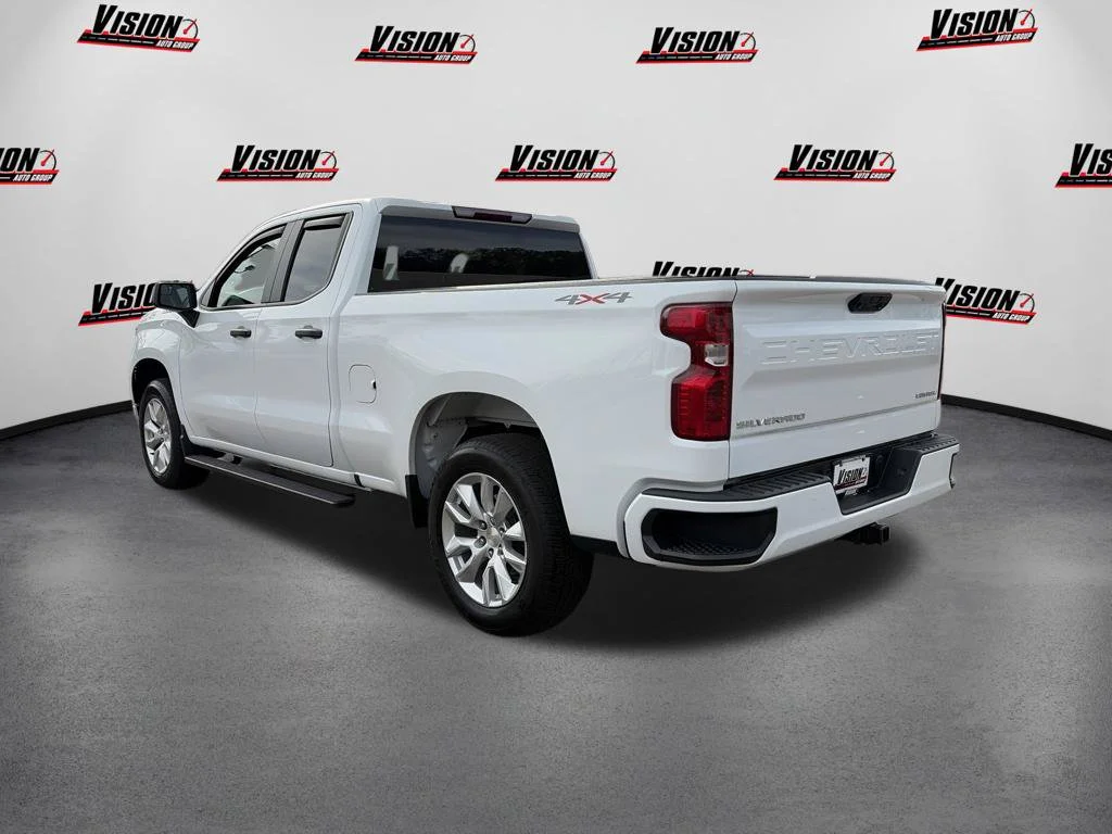 Used 2024 White Chevrolet Custom image 7