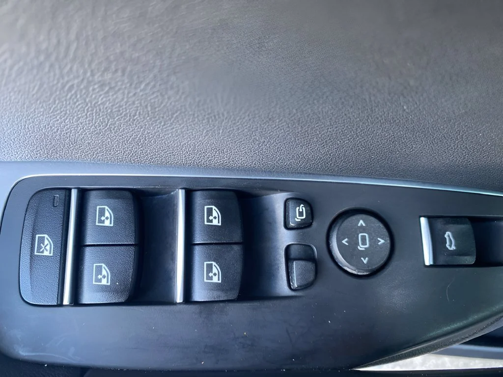 Used 2019 Black BMW xDrive30i image 11