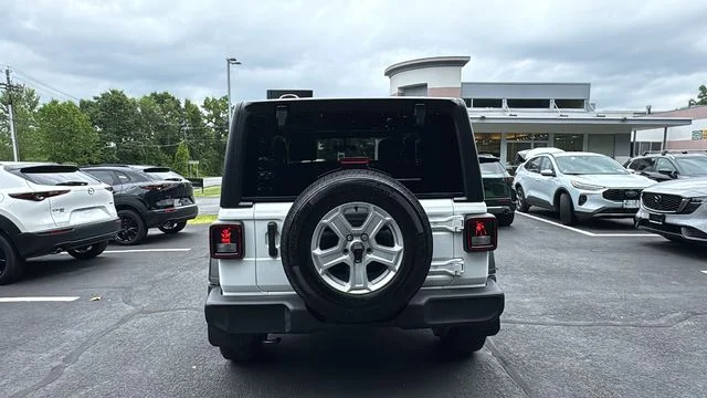 Used 2021 White/off-white Jeep Sport S image 6