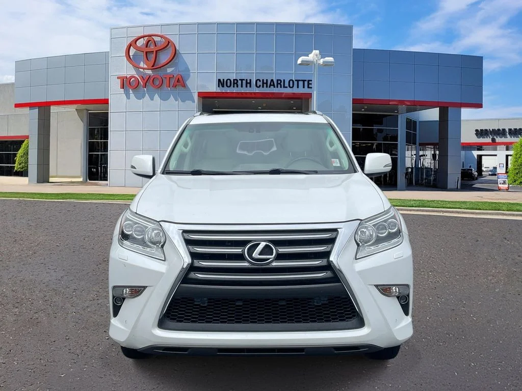 Used 2018  Lexus 460 image 2