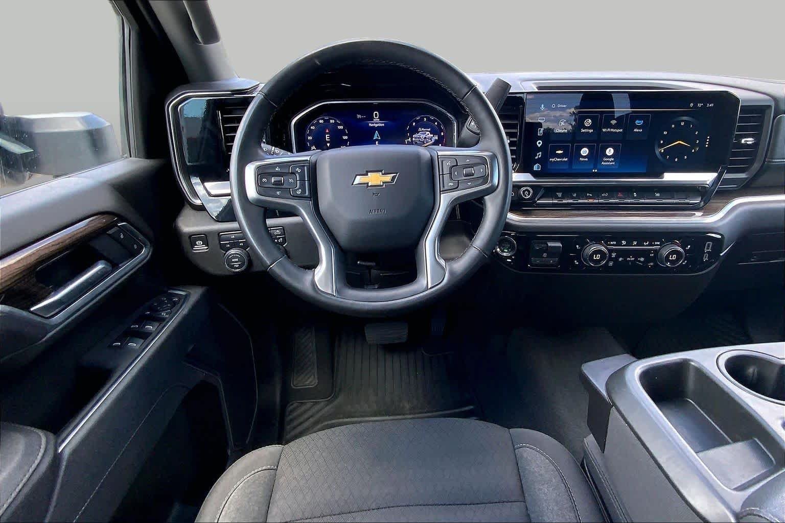 Used 2025 Summit White Chevrolet LT image 6