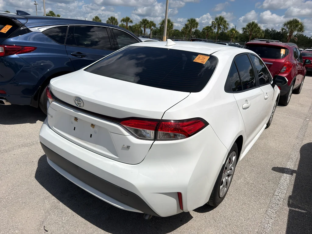 Used 2020 Super White Toyota LE image 3