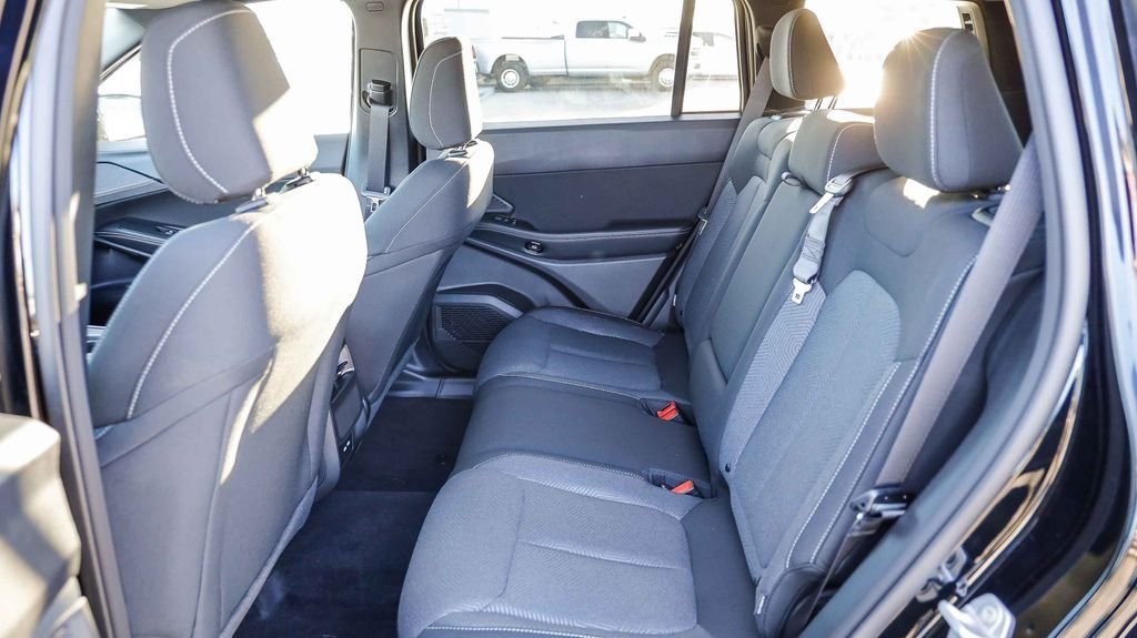 New 2026 Diamond Black Crystal Pearlcoat Jeep Laredo image 23
