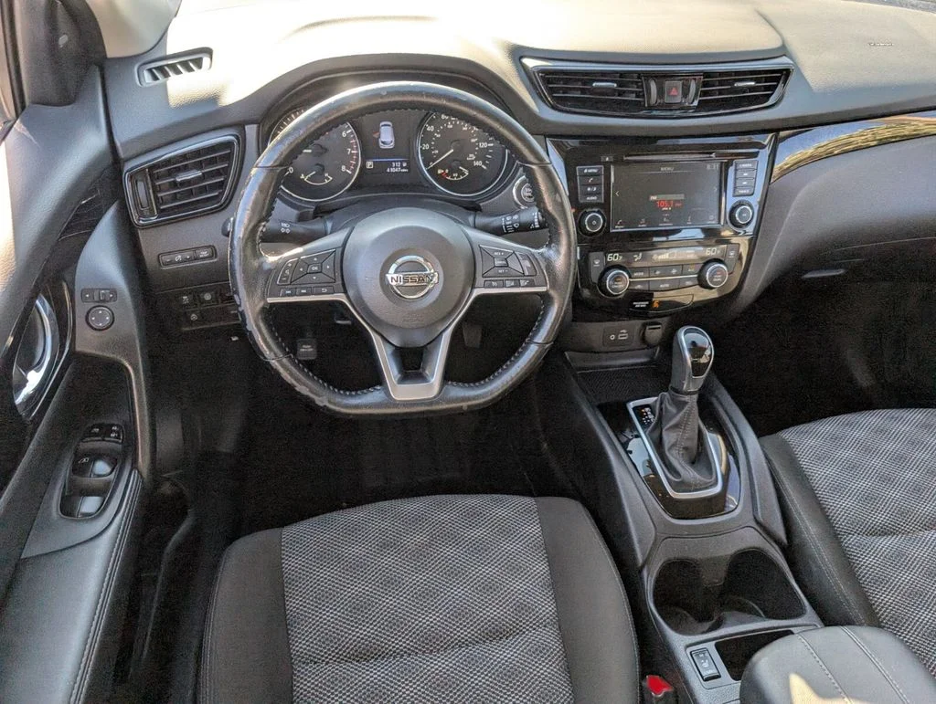 Used 2021 Silver Nissan SV image 13