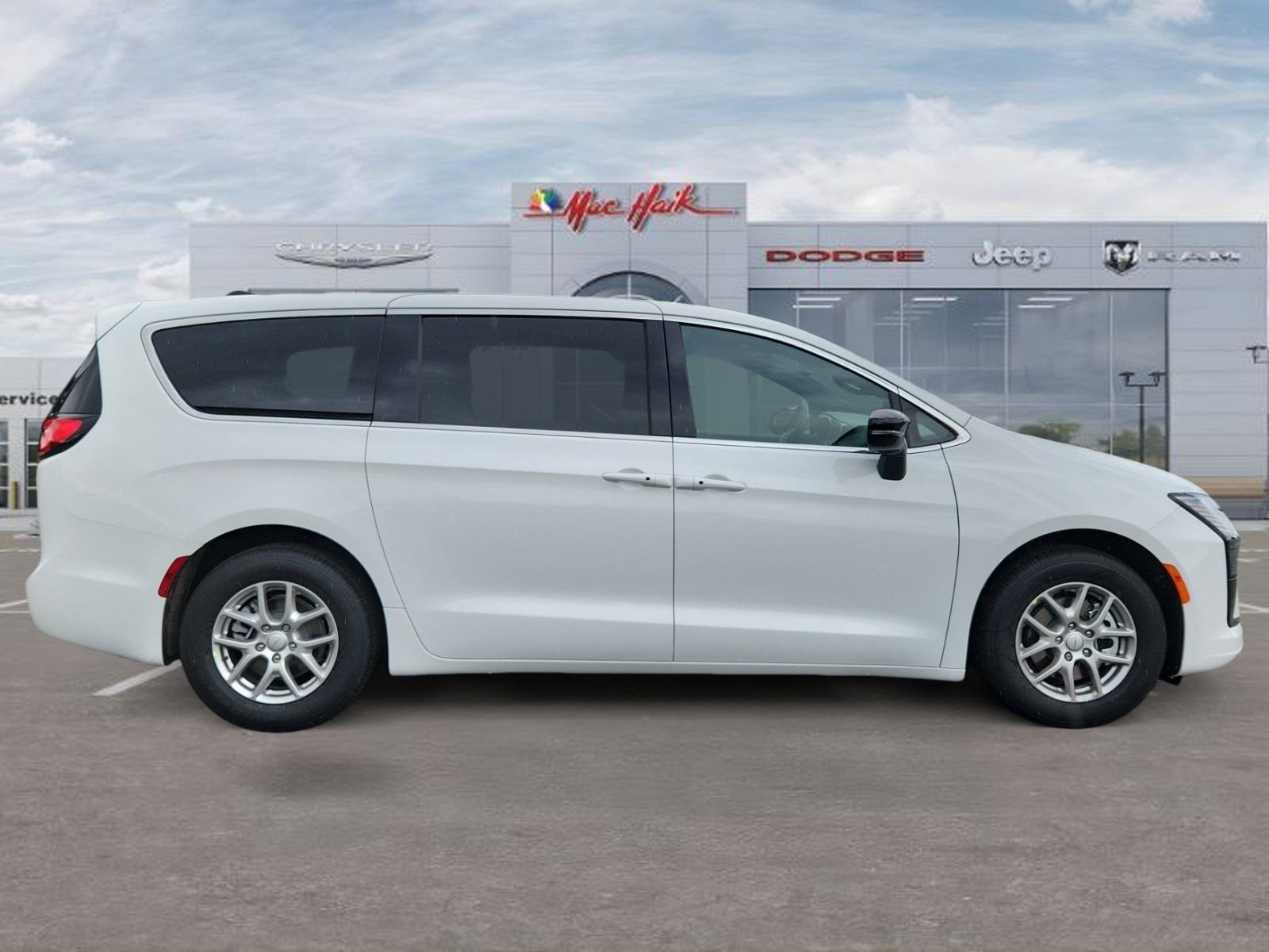 New 2027 Bright White Clear-Coat Exterior Paint Chrysler Select image 6