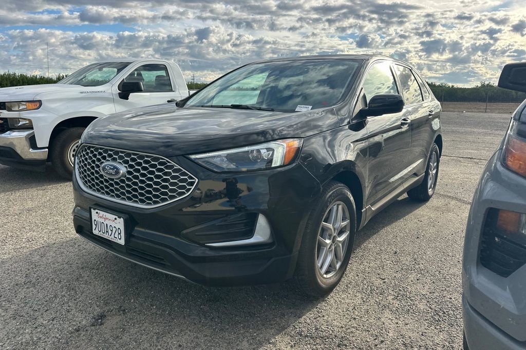 2023 Ford Edge SEL photo 2