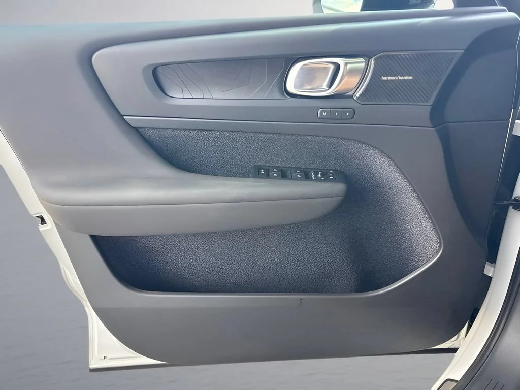 Used 2023  Volvo Ultimate image 24