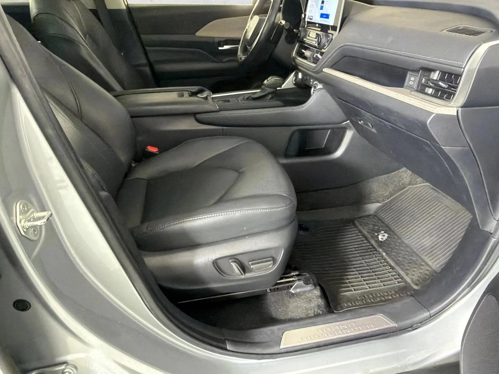Used 2024 Silver Toyota XLE image 14