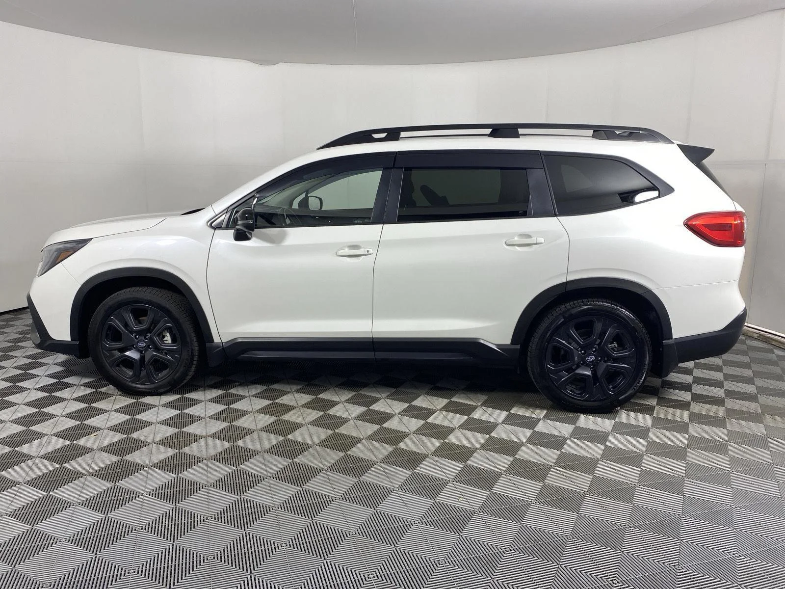 Used 2023 Crystal White Pearl Subaru Onyx Edition image 4