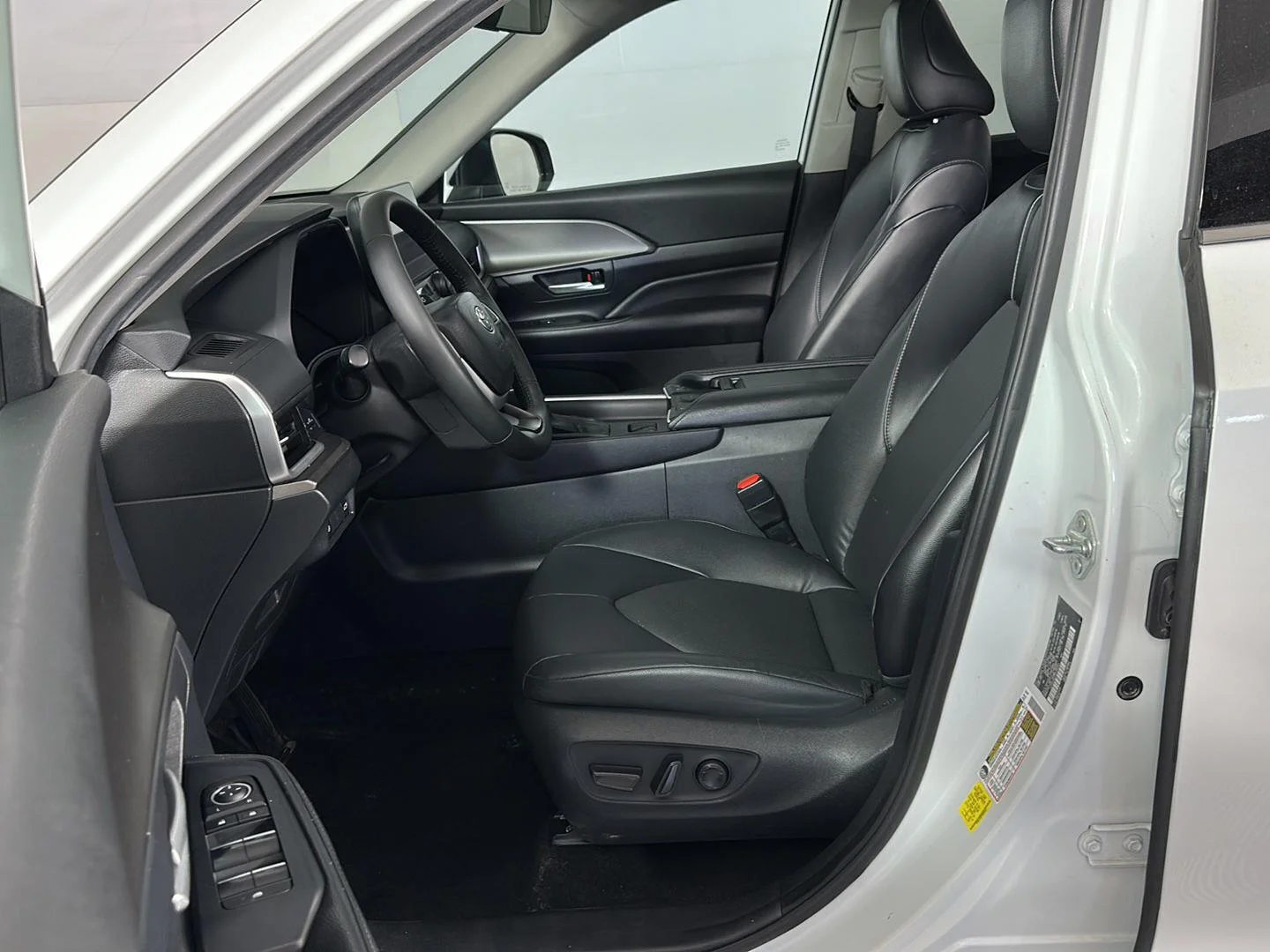 Used 2024 Wind Chill Pearl Toyota XLE image 7