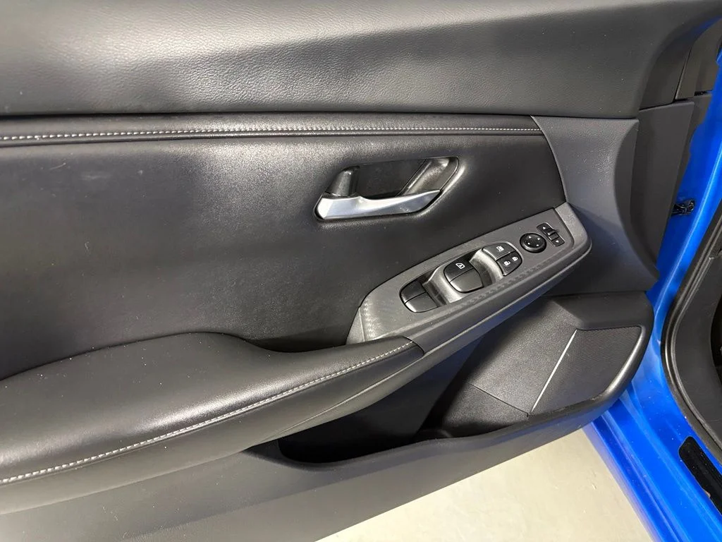 Used 2021 Blue Nissan SV image 12