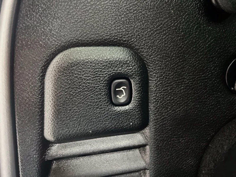 Used 2020 Blue Jeep Limited image 9