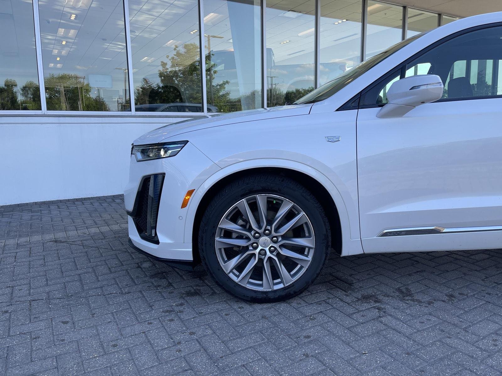 Used 2020 CRYSTAL WHITE TRICOAT Cadillac AWD Sport image 9