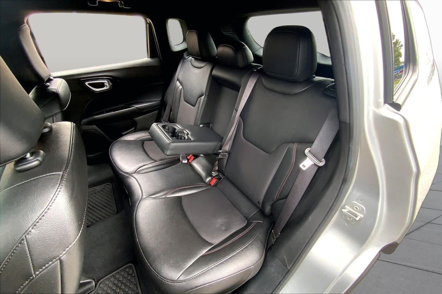 Used 2025 Silver Zynith Metallic Clearcoat Jeep Trailhawk image 20