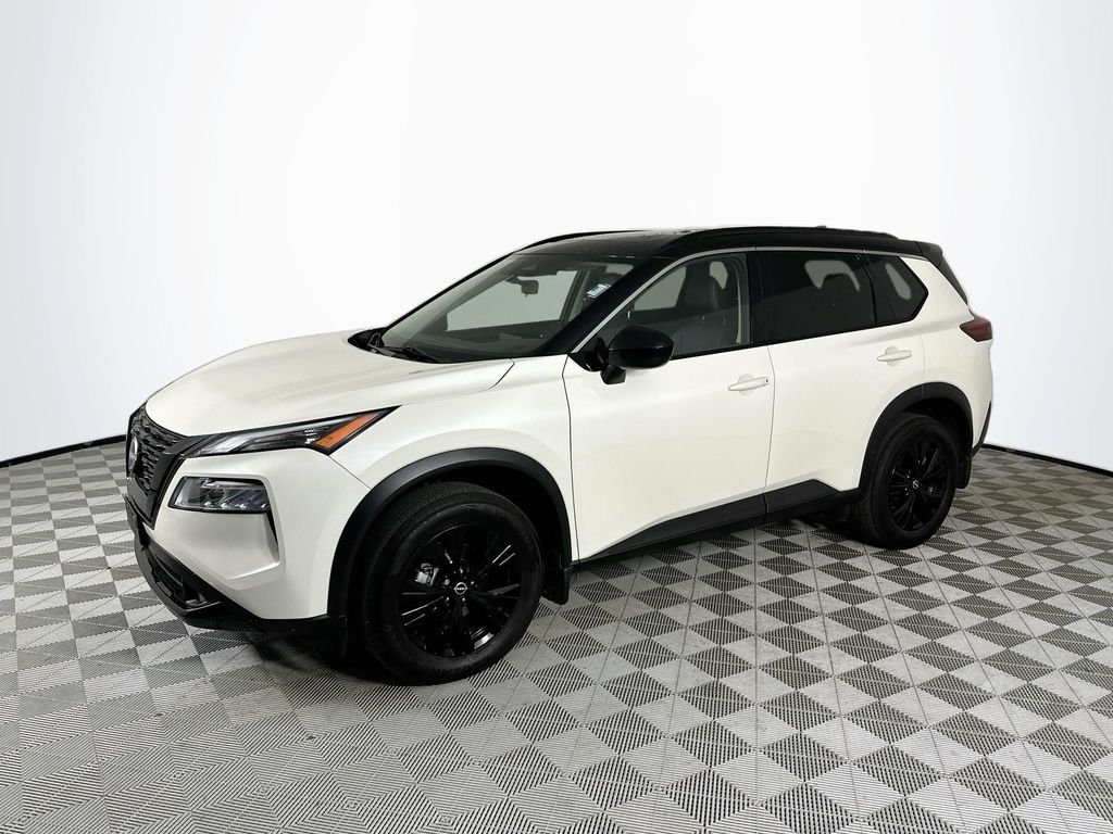 Used 2023 White Nissan SV image 3