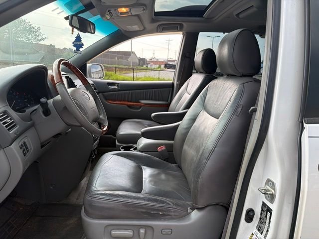 Used 2008 White Toyota XLE image 9