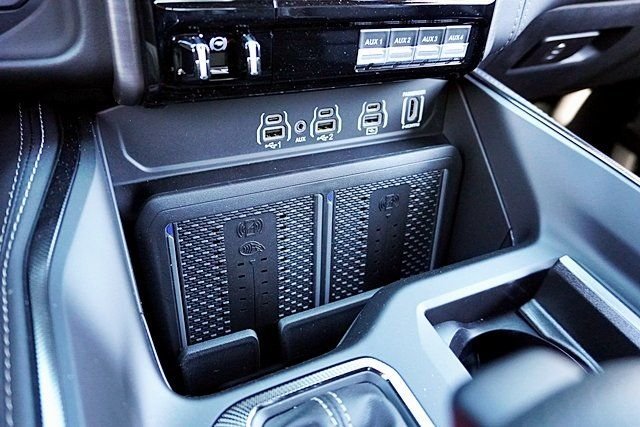 New 2026 Diamond Black Crystal Pearl-Coat Exterior Paint RAM RHO image 39