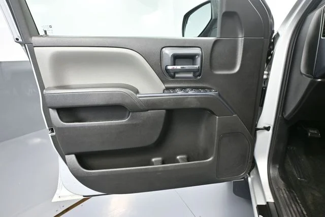 Used 2016 Silver Chevrolet LS image 13