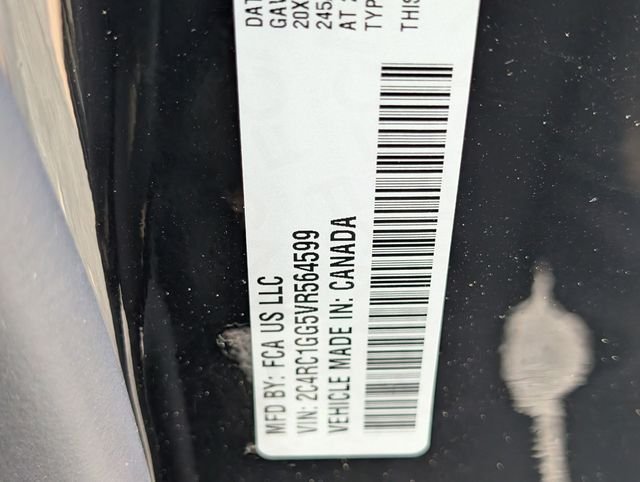 New 2027 Diamond Black Crystal Pearl-Coat Exterior Paint Chrysler Limited image 32