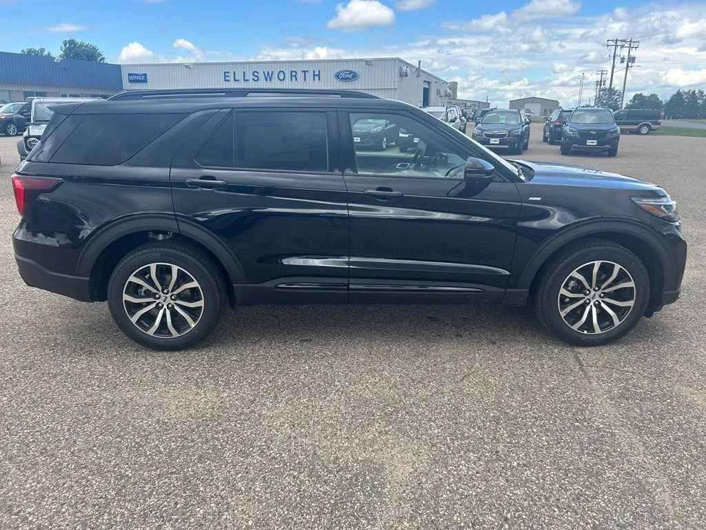 New 2026 Agate Black Metallic Ford ST-Line image 8
