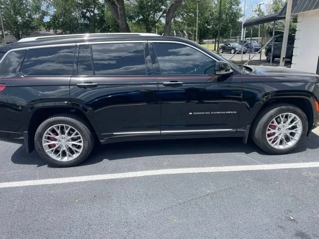 Used 2021 Diamond Black Crystal Pearlcoat Jeep Summit image 4