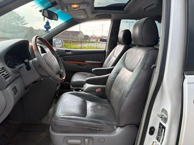 Used 2008 White Toyota XLE image 9