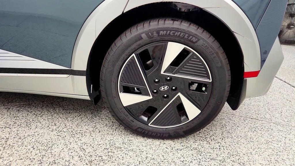 Used 2025 Digital Teal Hyundai Limited RWD image 9