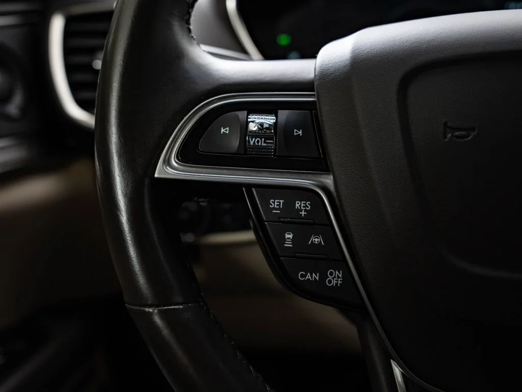 Used 2020 Pristine White Lincoln Reserve image 30