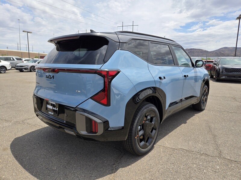 New 2027 Frost Blue / Black Roof Kia X-Line S image 3
