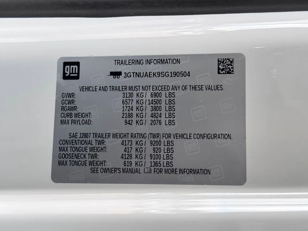 Certified Used 2025 Summit White GMC Pro image 9