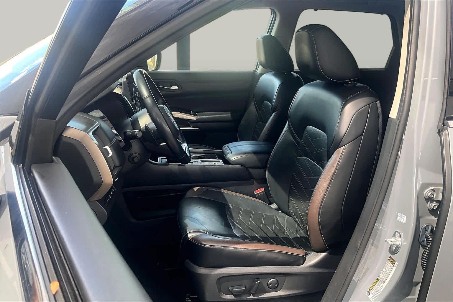 Certified Used 2023 Solid Gray/Super Black Nissan Platinum image 8