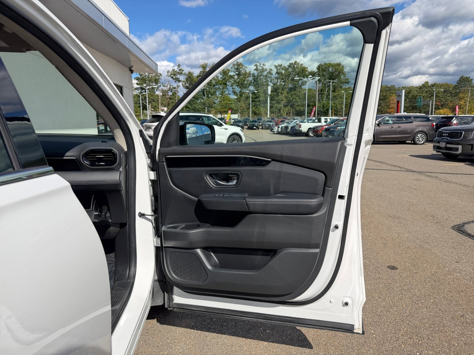 Certified Used 2025 Platinum White Pearl Honda Touring image 33