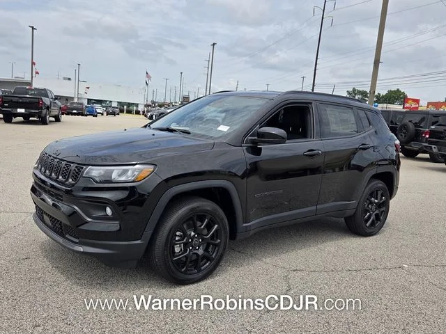 New 2026 Diamond Black Crystal Pearl-Coat Exterior Paint Jeep Latitude image 3
