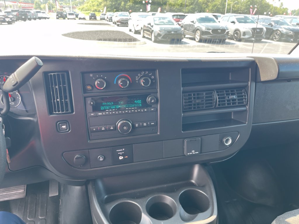 Used 2024 White GMC Work Van image 21