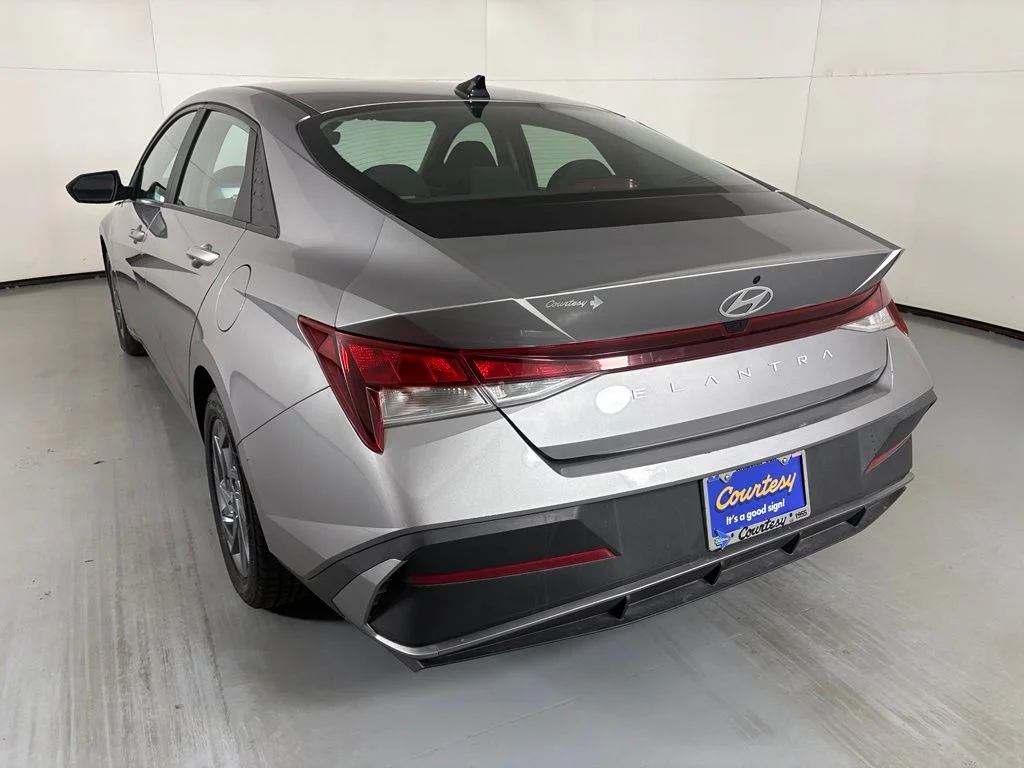 Used 2024 Silver Hyundai SEL image 7