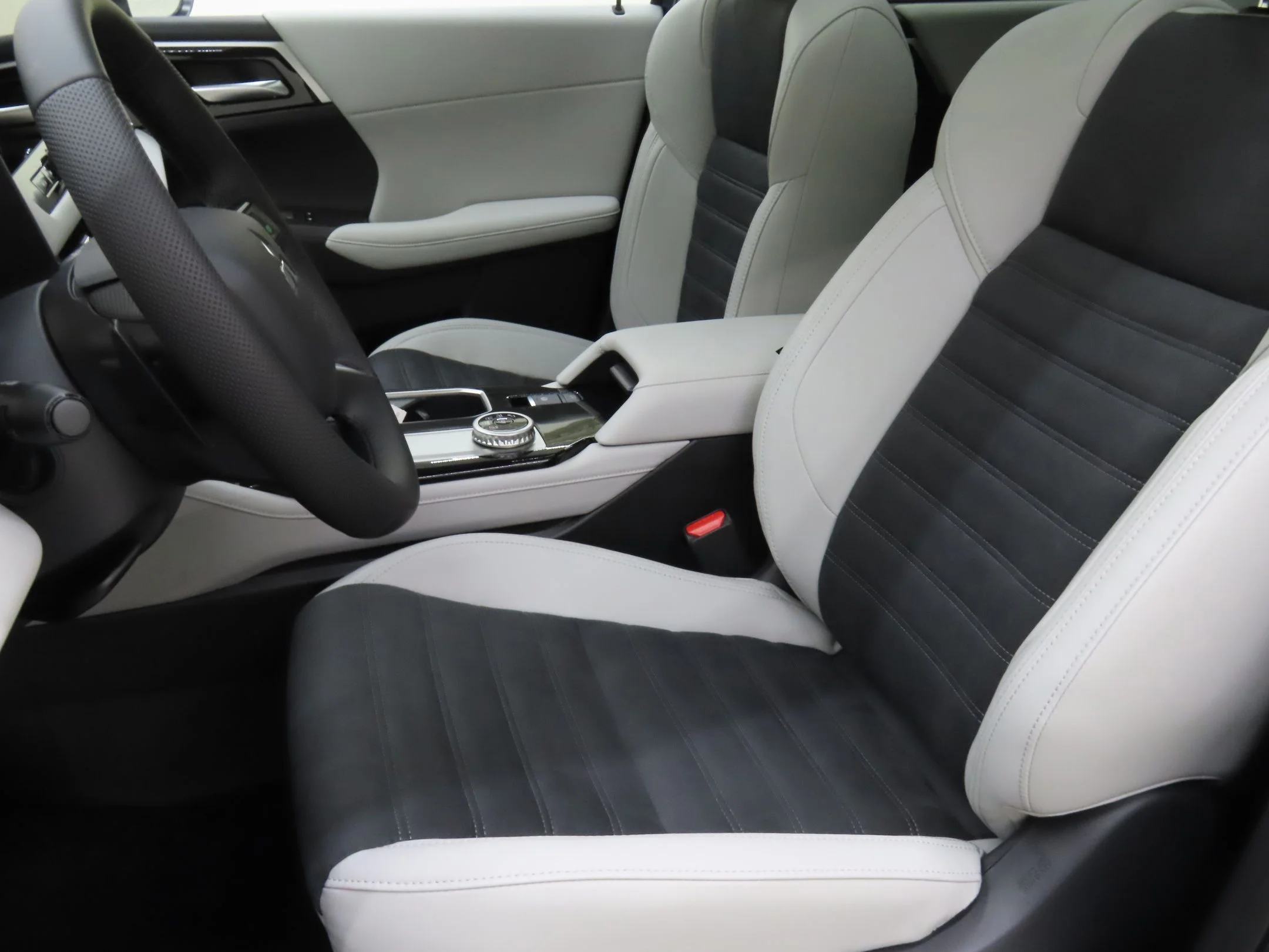 2025 Mitsubishi Outlander SE - Photo 11