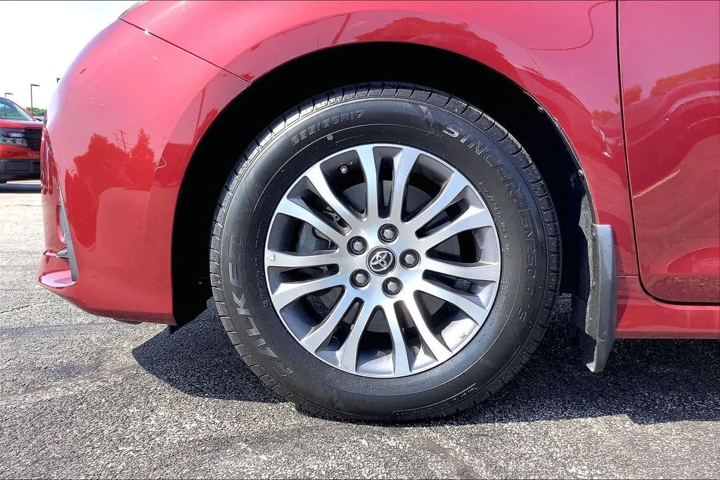 Used 2020 Red Toyota XLE image 10