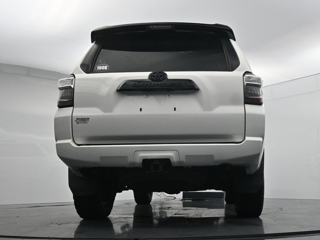 Used 2020 White Toyota Venture image 31
