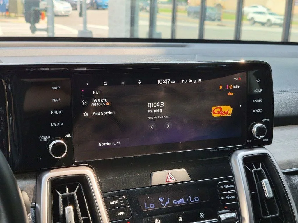 Used 2023 Black Kia X-Line S image 19