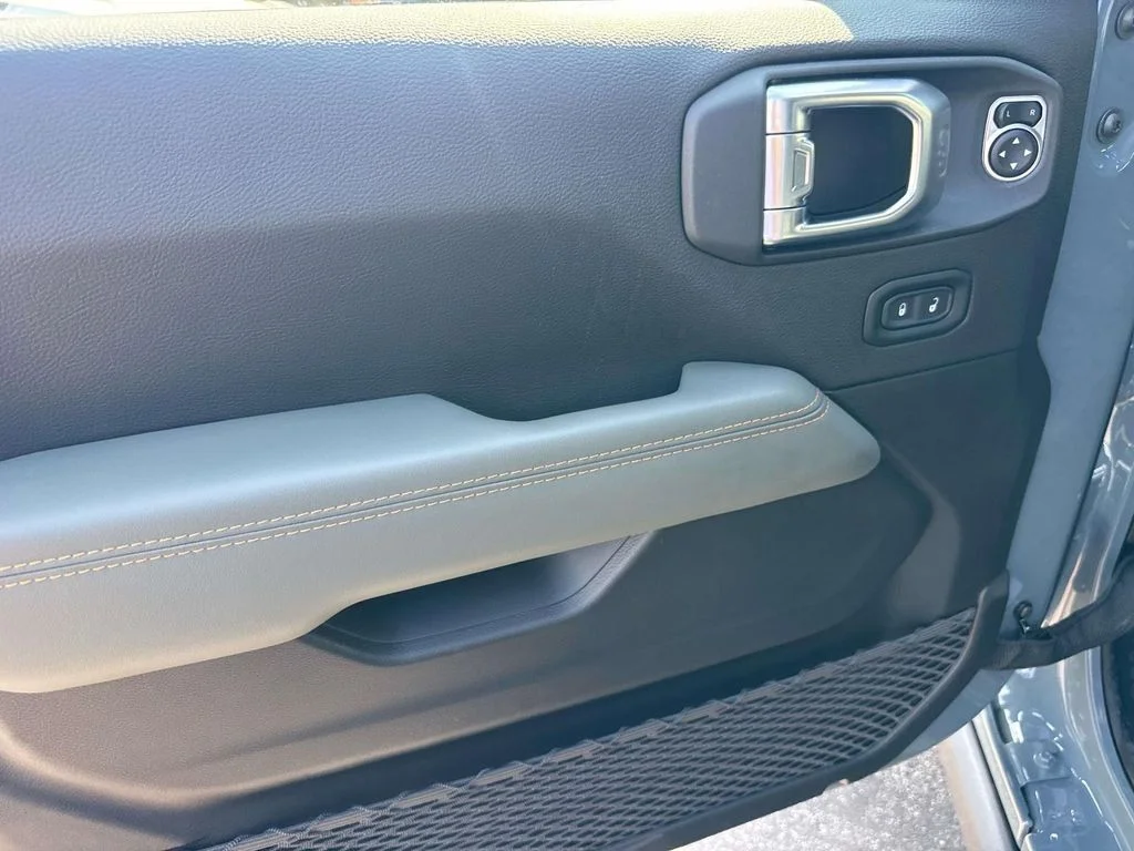 New 2026 Gray Jeep Mojave X image 20