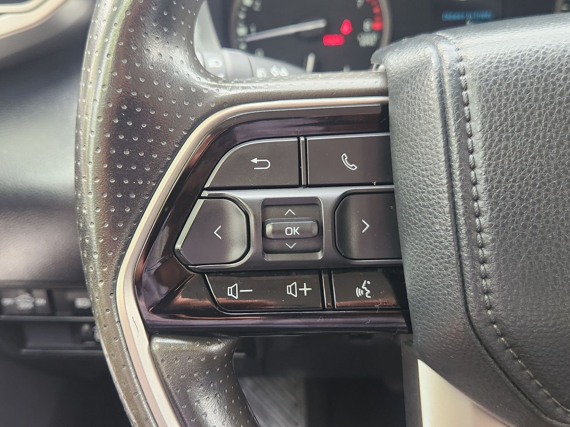 Used 2022 Magnetic Gray Metallic Toyota SR5 image 28