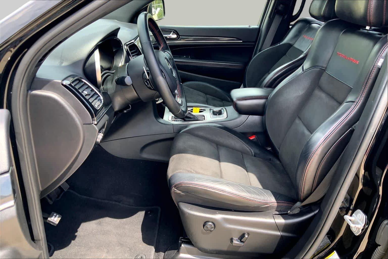 Used 2019 Diamond Black Crystal Pearlcoat Jeep Trailhawk image 8
