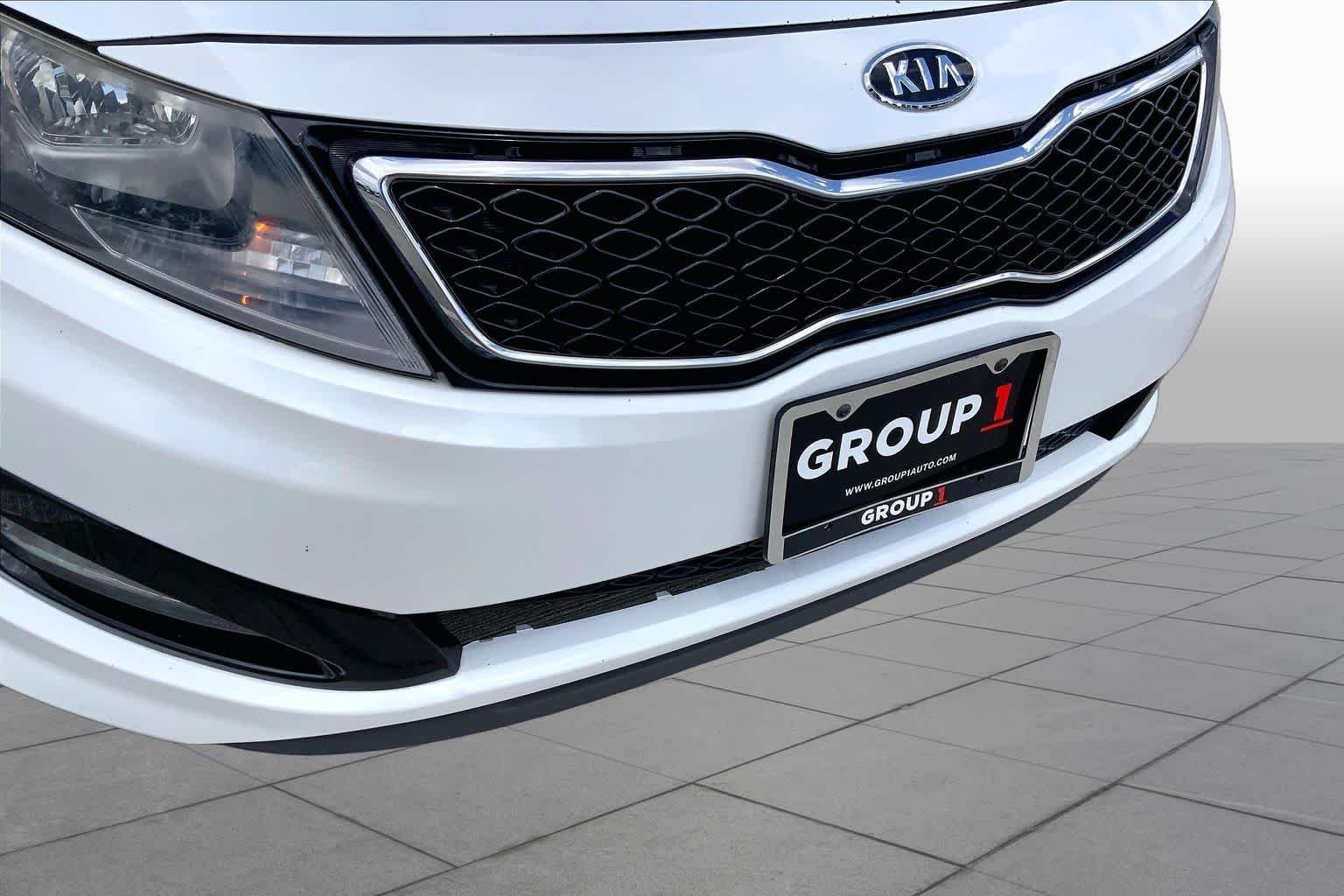 Used 2012 Snow White Pearl Kia SX image 25