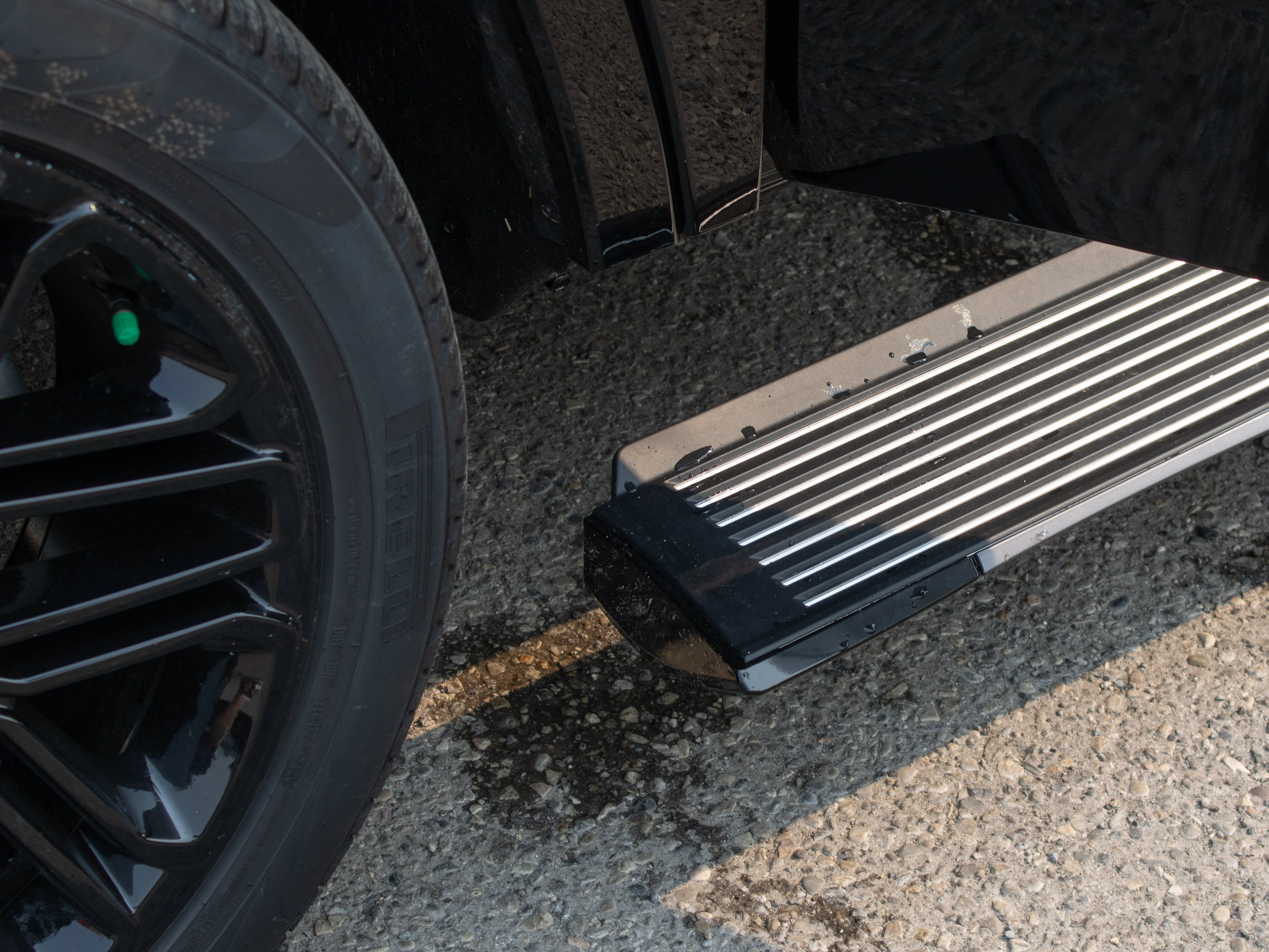 New 2026 Black Jeep Limited Reserve* image 4