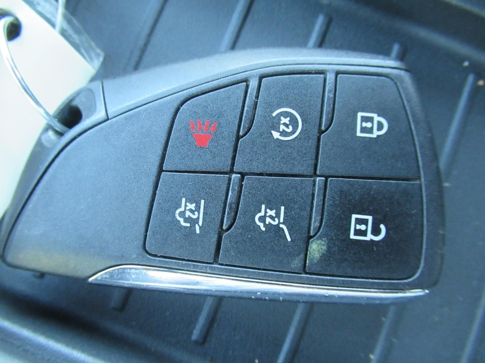 Used 2024 Gray Chevrolet Z71 image 33