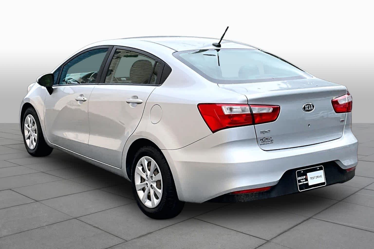 Used 2016 Bright Silver Metallic Kia LX image 12
