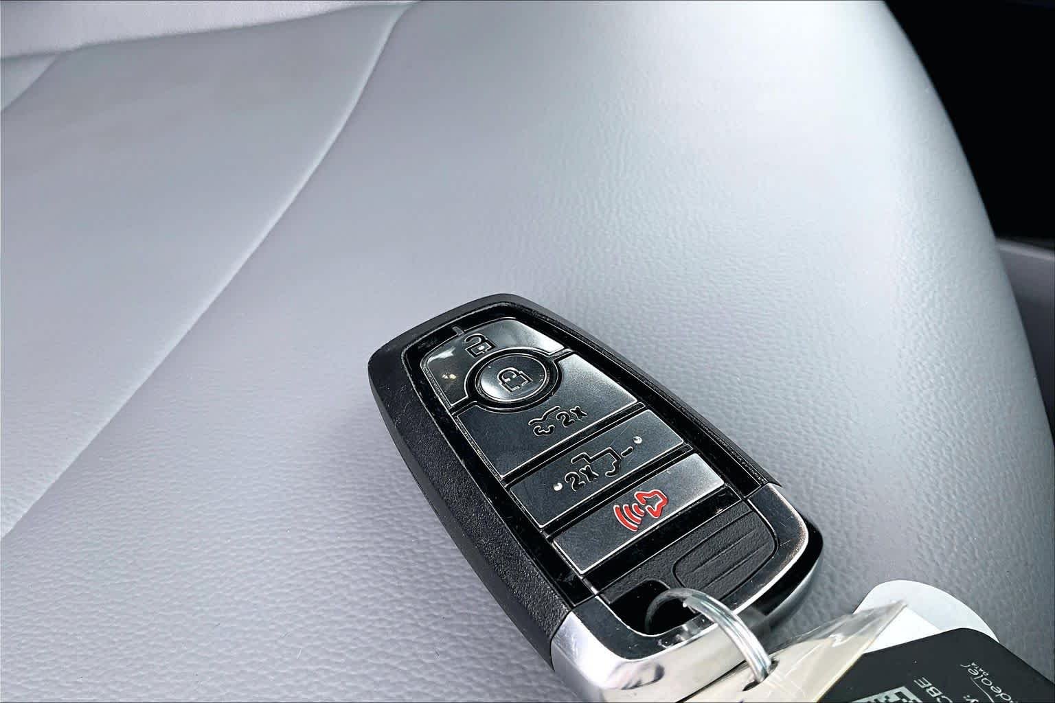 Used 2025 Agate Black Metallic Ford Flash image 17