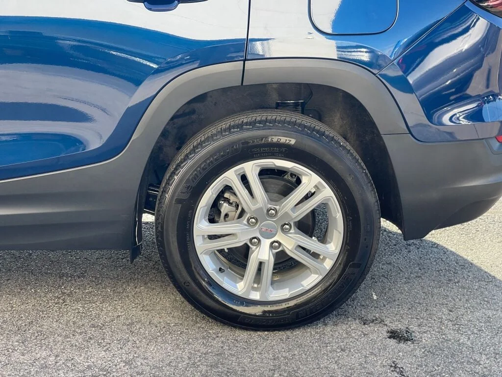 Used 2023 Marine Metallic GMC SLE image 35