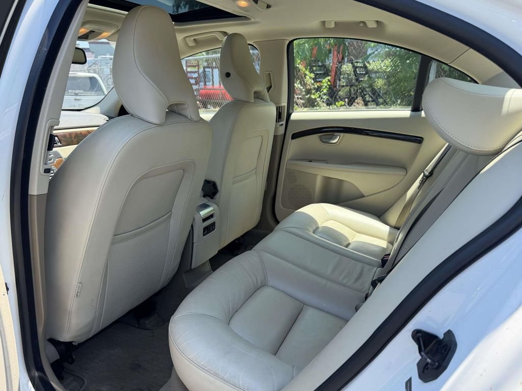 Used 2012 White Volvo 3.2 image 6
