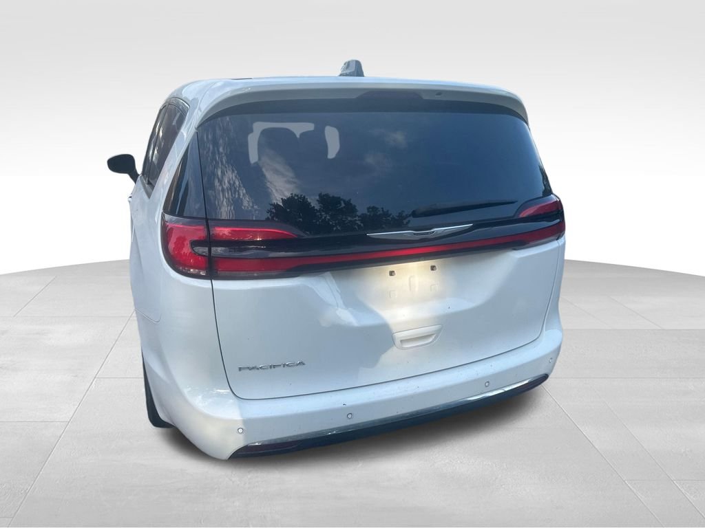 Used 2023 White Chrysler Touring L image 18